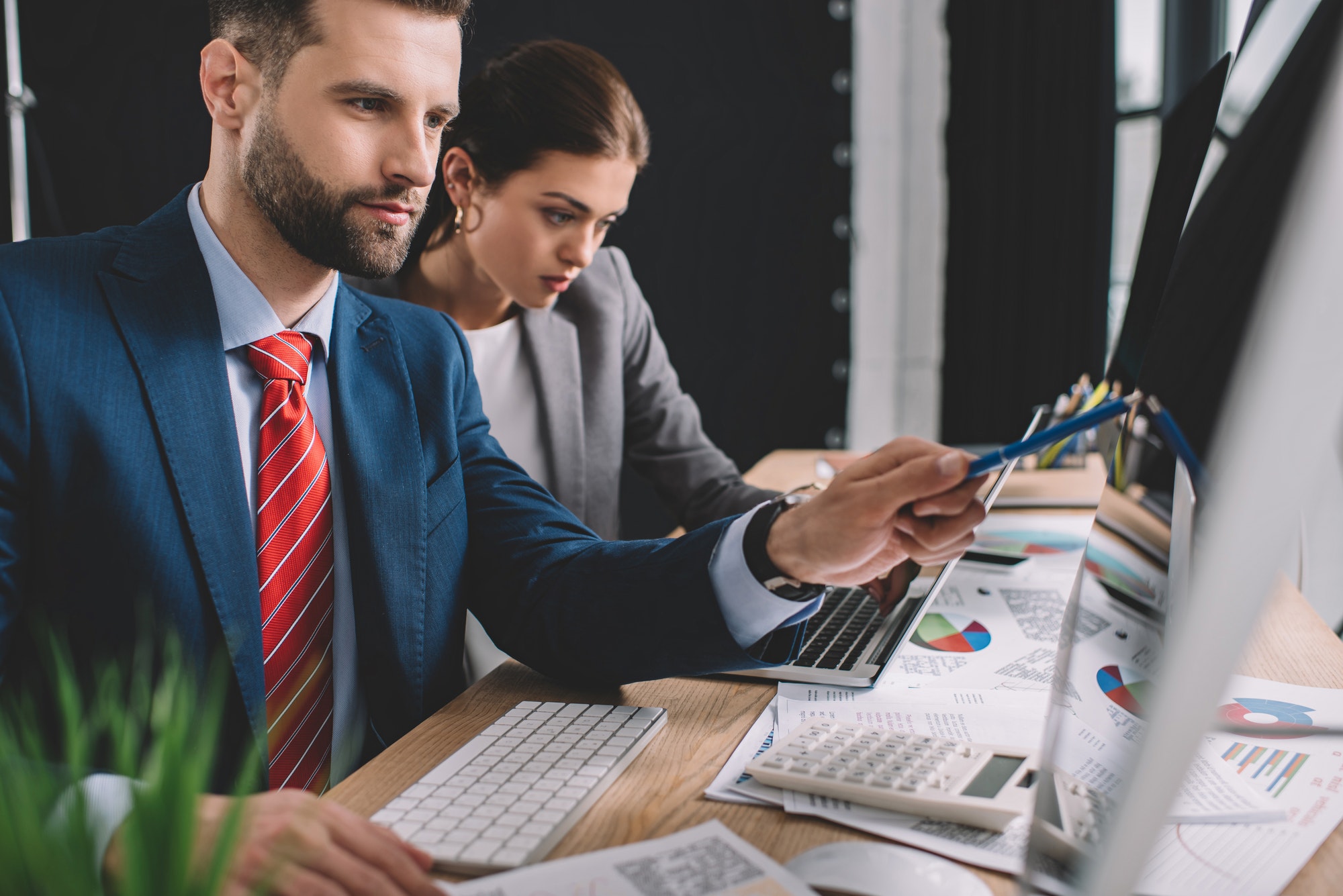 Selective focus of information security analysts identifying problems while working with computers